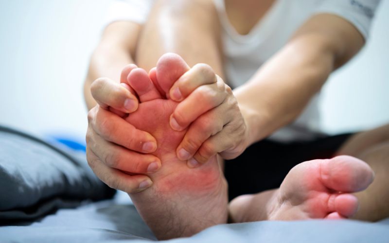 Cần biết cách phòng tránh cơn gout cấp thường gặp vào ngày hè